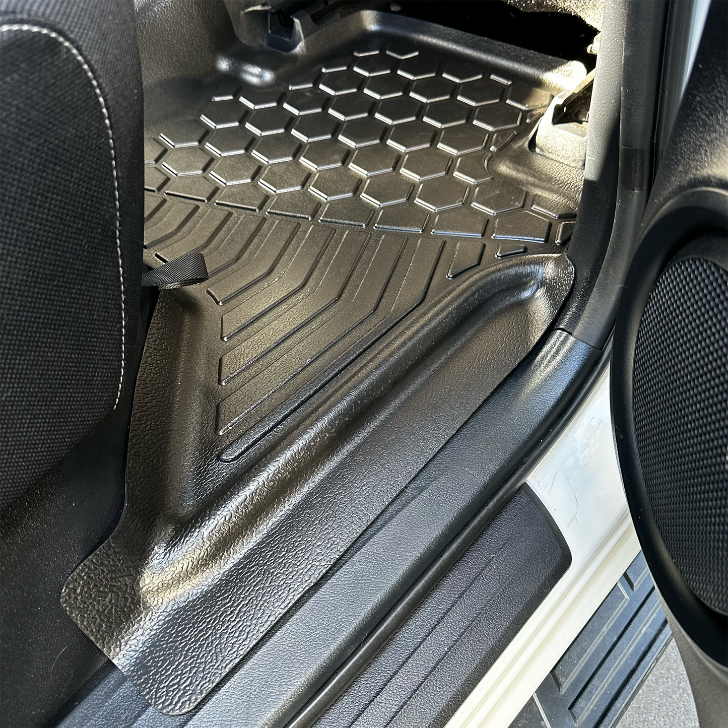 Toyota Hilux Automatic 2016+ | MUDTAMER Floor Mats